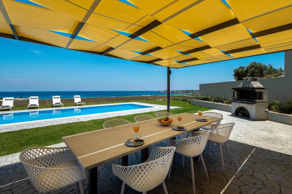 Hill & Sea View Villas room 3